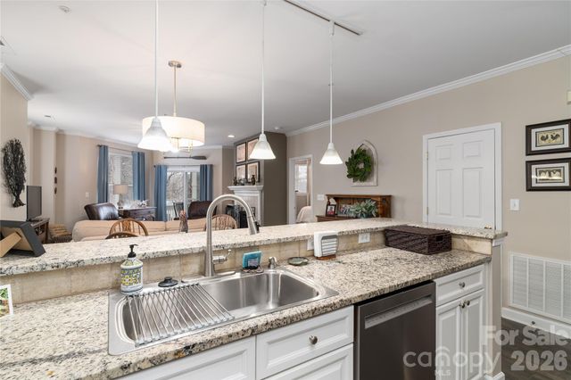 714 Northeast Drive 44, Davidson, NC 28036