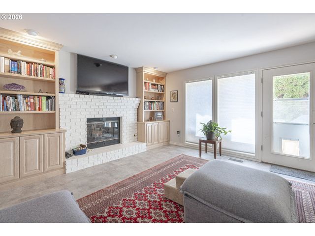 1250 Nw MEADOWS Dr, Mc Minnville, OR 97128