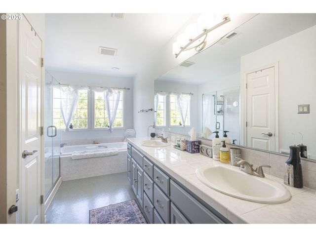 1250 Nw MEADOWS Dr, Mc Minnville, OR 97128