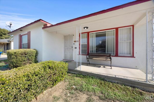 2700 Charleston Drive, Bakersfield, CA 93308