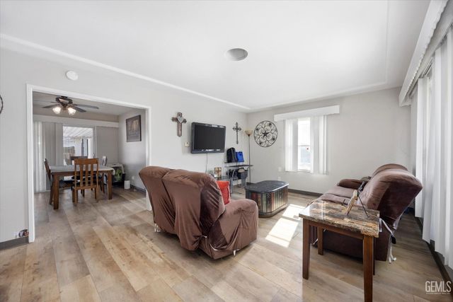 2700 Charleston Drive, Bakersfield, CA 93308