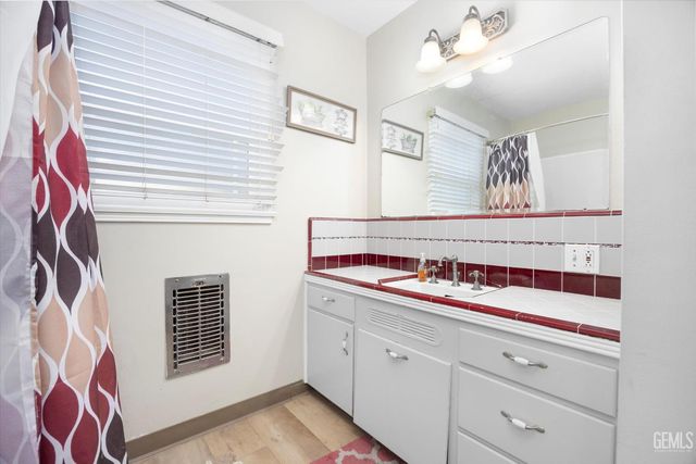 2700 Charleston Drive, Bakersfield, CA 93308