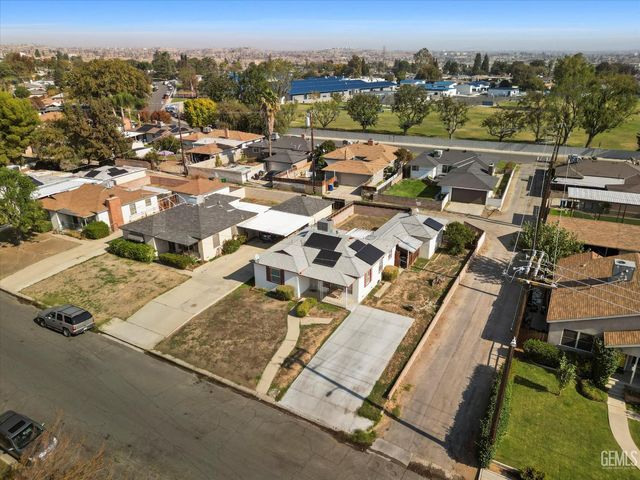 2700 Charleston Drive, Bakersfield, CA 93308
