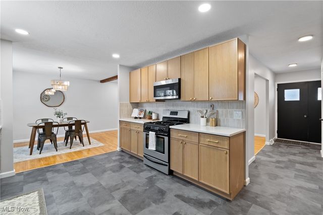 6701 Westview Drive, Brecksville, OH 44141