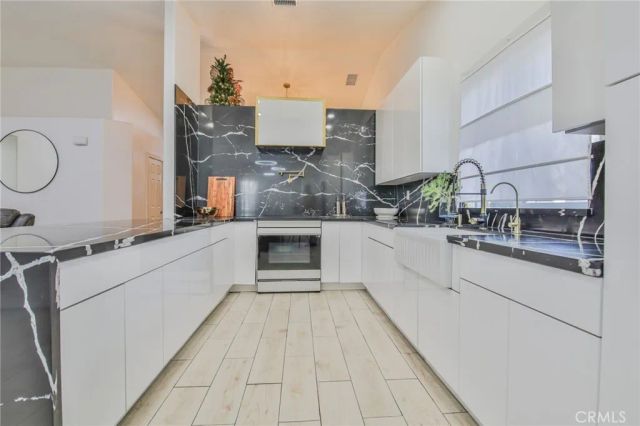 7925 Victor, Hesperia, CA 92345