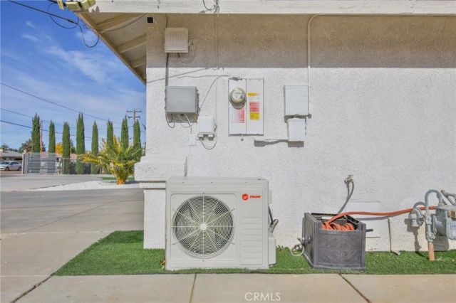 7925 Victor, Hesperia, CA 92345