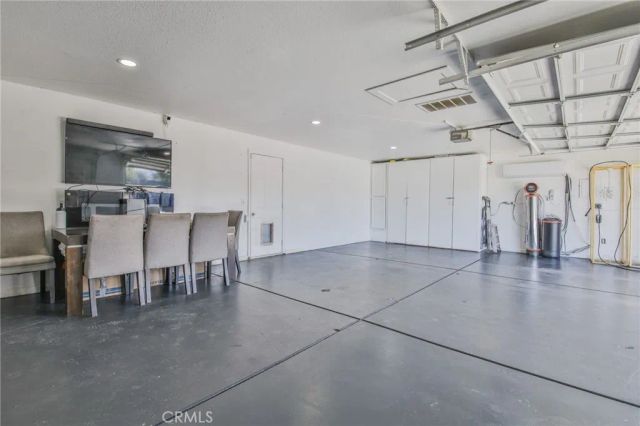 7925 Victor, Hesperia, CA 92345