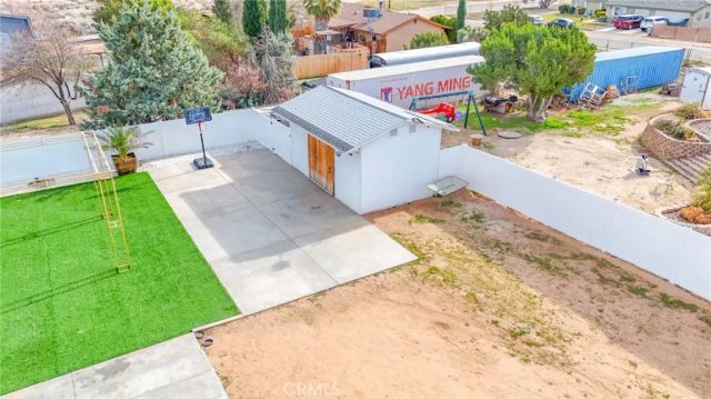 7925 Victor, Hesperia, CA 92345