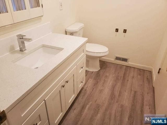 27 Ridge Road, Cresskill, NJ 07626