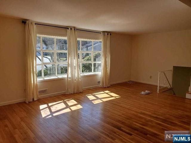 27 Ridge Road, Cresskill, NJ 07626