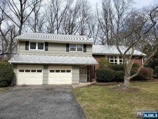 27 Ridge Road, Cresskill, NJ 07626