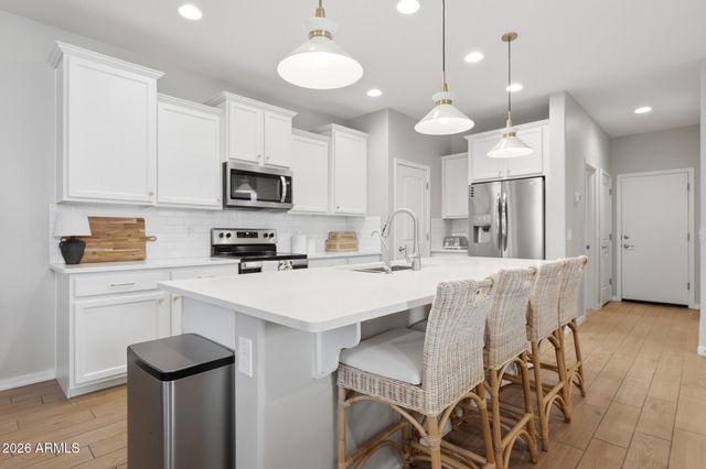 905 S CANAL Drive 13, Chandler, AZ 85225