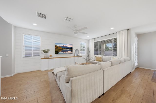 905 S CANAL Drive 13, Chandler, AZ 85225