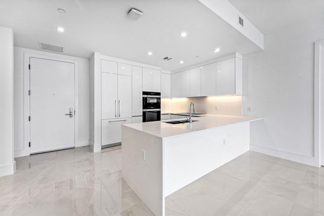 220 Lake Shore Drive 2005, Lake Park, FL 33403