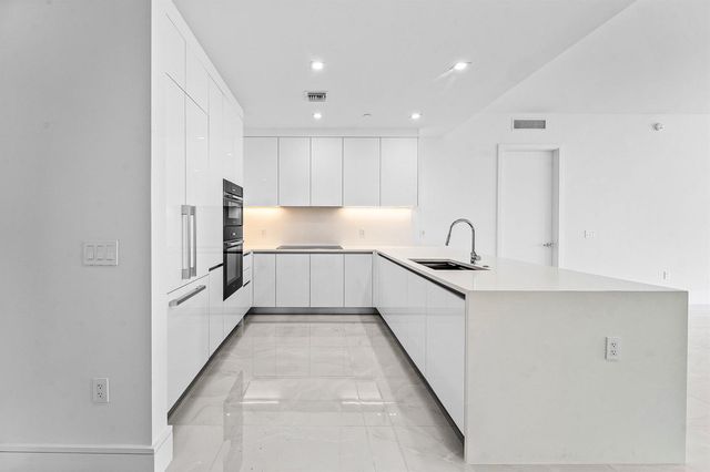220 Lake Shore Drive 2005, Lake Park, FL 33403