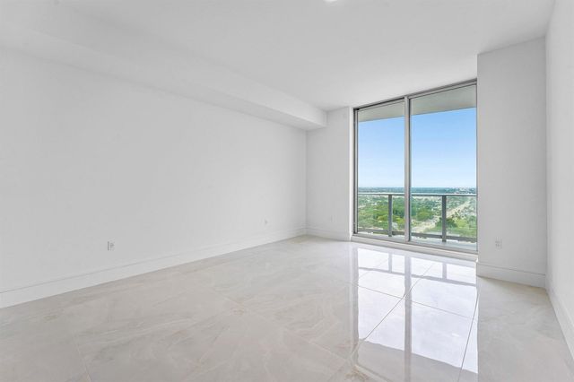 220 Lake Shore Drive 2005, Lake Park, FL 33403