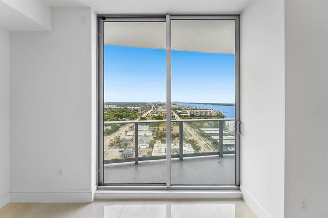 220 Lake Shore Drive 2005, Lake Park, FL 33403