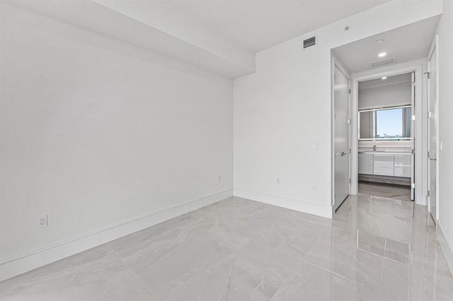 220 Lake Shore Drive 2005, Lake Park, FL 33403