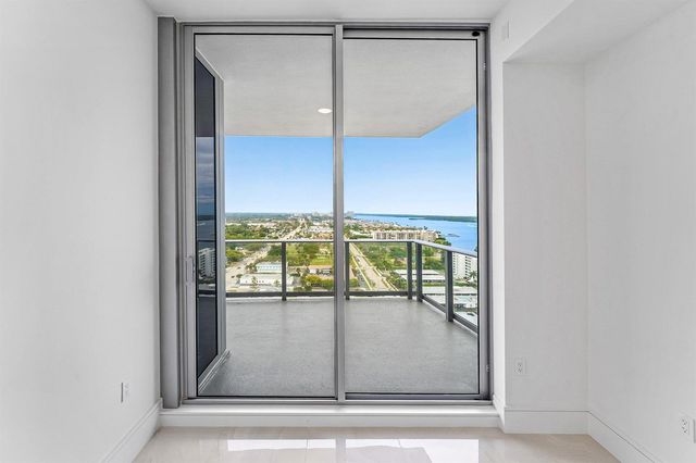 220 Lake Shore Drive 2005, Lake Park, FL 33403