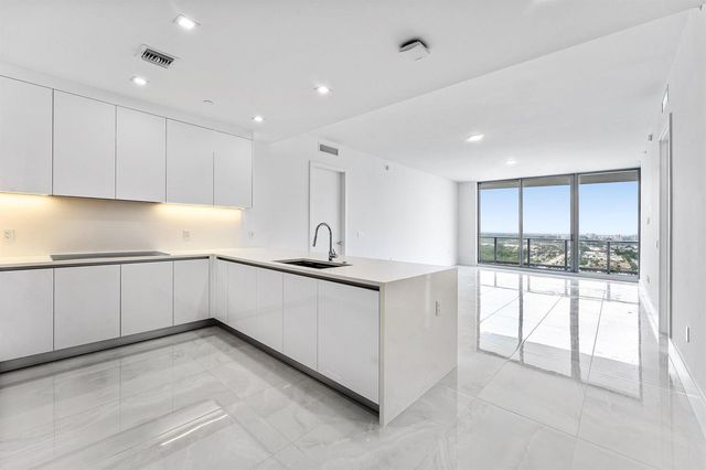220 Lake Shore Drive 2005, Lake Park, FL 33403