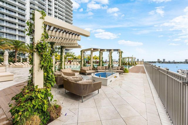 220 Lake Shore Drive 2005, Lake Park, FL 33403