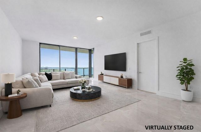 220 Lake Shore Drive 2005, Lake Park, FL 33403