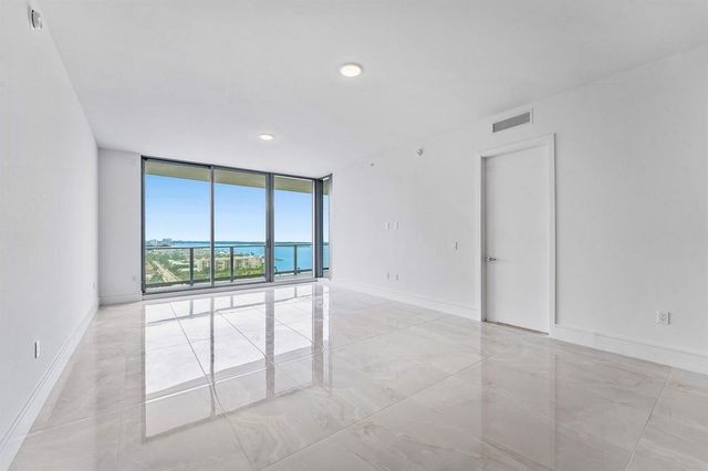 220 Lake Shore Drive 2005, Lake Park, FL 33403