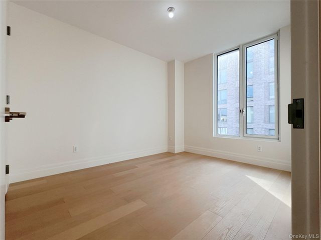 30-55 Vernon Boulevard 6G, Astoria, NY 11102