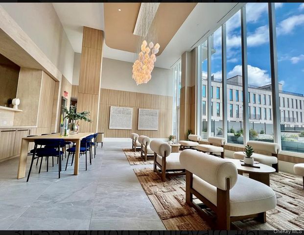 30-55 Vernon Boulevard 6G, Astoria, NY 11102