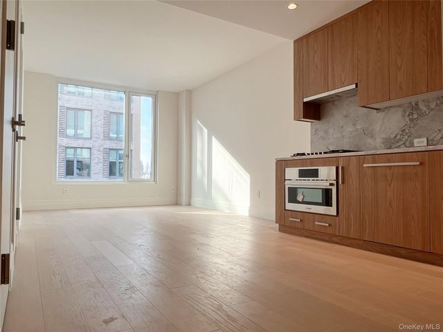 30-55 Vernon Boulevard 6G, Astoria, NY 11102