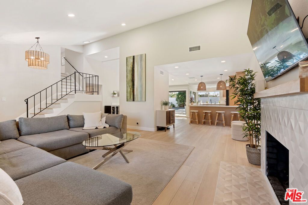 25401 Champlain Road, Laguna Hills, CA 92653 — exterior