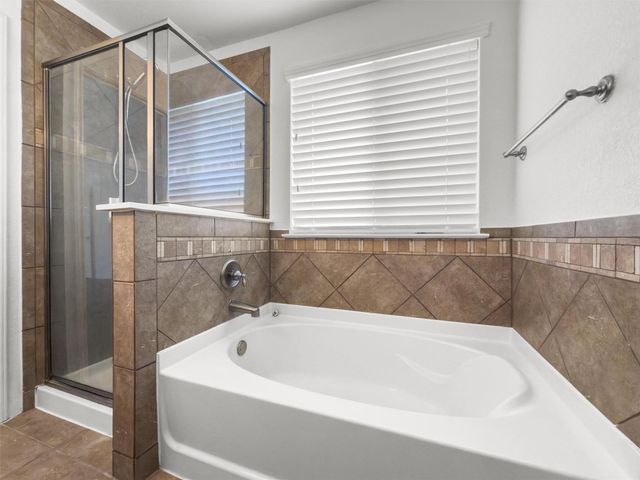 1049 Regency LN, Round Rock, TX 78665
