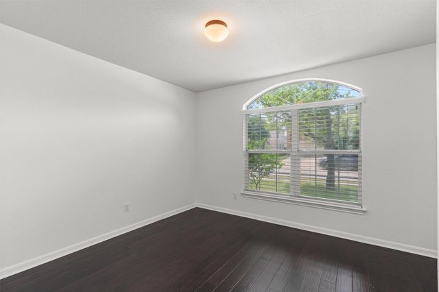 1049 Regency LN, Round Rock, TX 78665