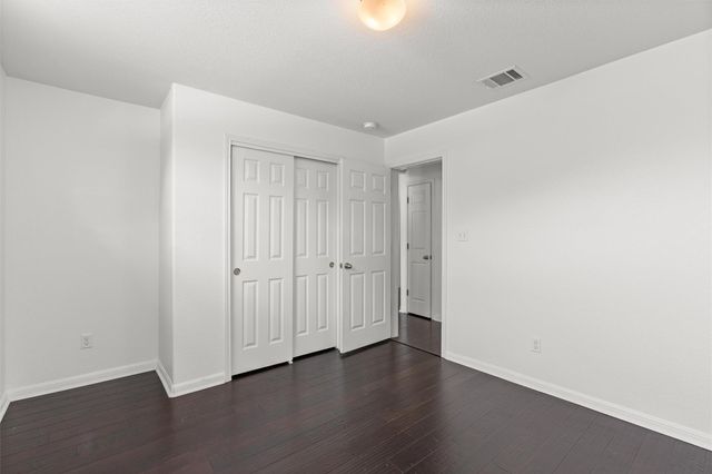1049 Regency LN, Round Rock, TX 78665