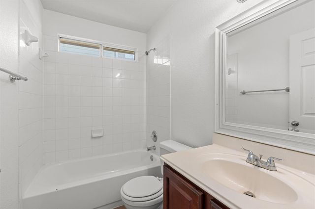 1049 Regency LN, Round Rock, TX 78665