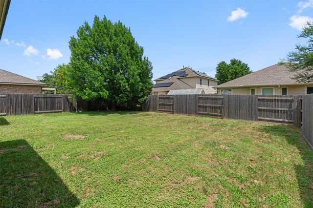 1049 Regency LN, Round Rock, TX 78665