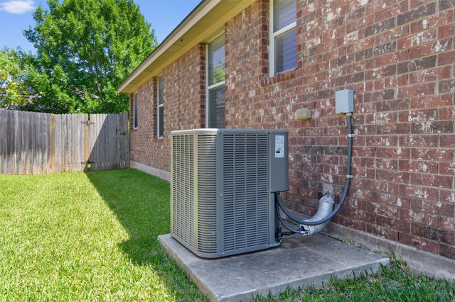 1049 Regency LN, Round Rock, TX 78665