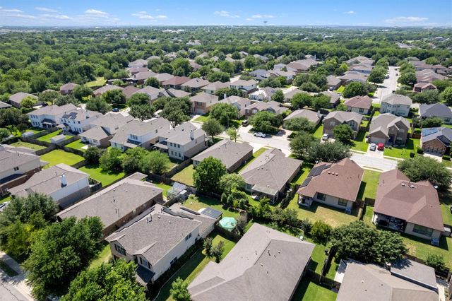 1049 Regency LN, Round Rock, TX 78665