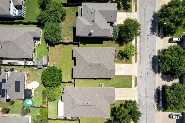 1049 Regency LN, Round Rock, TX 78665