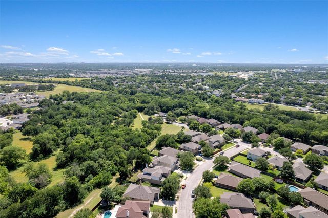 1049 Regency LN, Round Rock, TX 78665