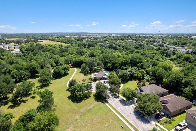 1049 Regency LN, Round Rock, TX 78665