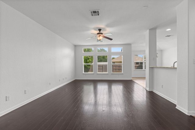 1049 Regency LN, Round Rock, TX 78665