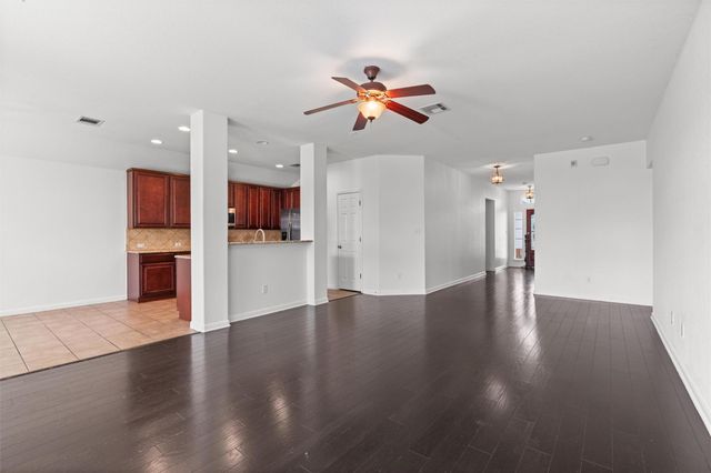 1049 Regency LN, Round Rock, TX 78665