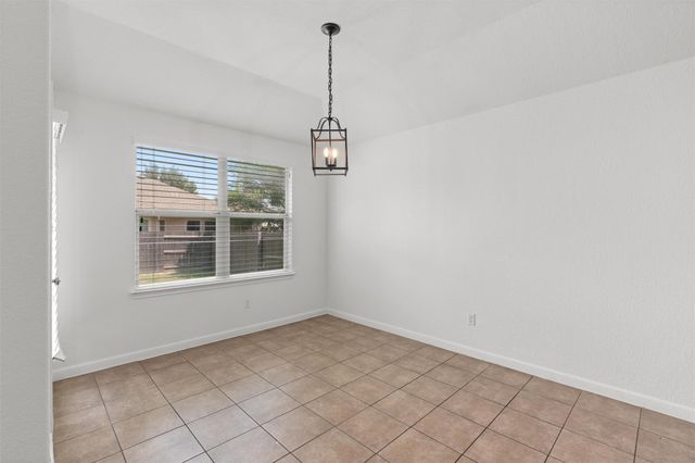 1049 Regency LN, Round Rock, TX 78665