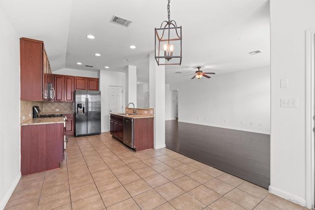 1049 Regency LN, Round Rock, TX 78665