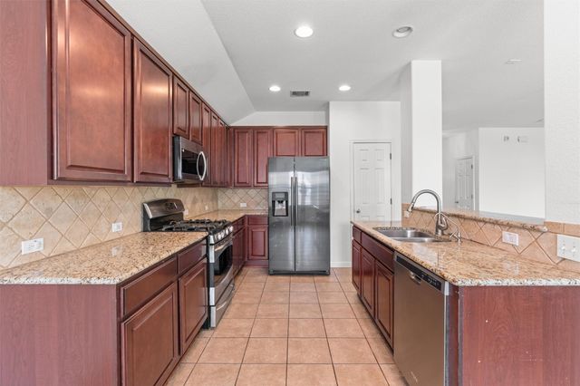 1049 Regency LN, Round Rock, TX 78665
