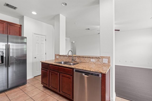 1049 Regency LN, Round Rock, TX 78665