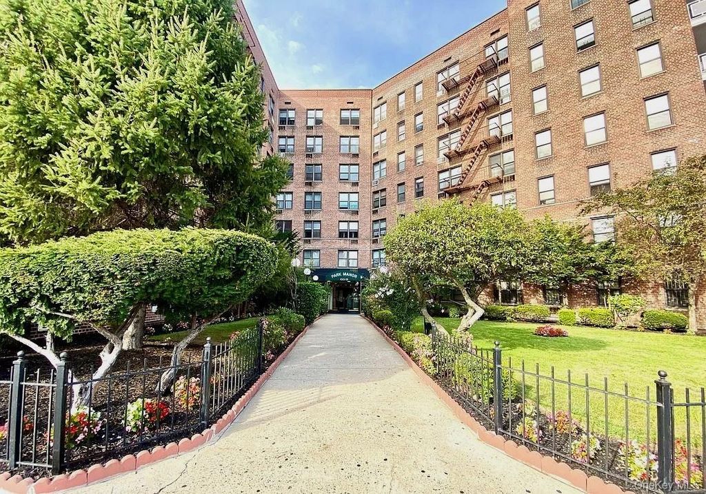 100-25 Queens Boulevard 7FF, Forest Hills, NY 11375