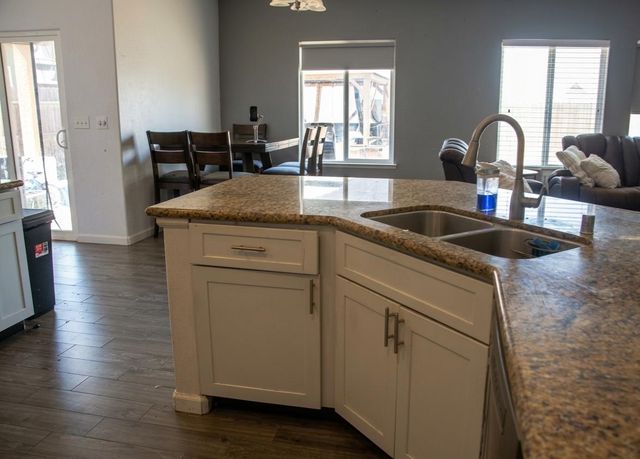 2876 W Indiana Avenue, Caruthers, CA 93609