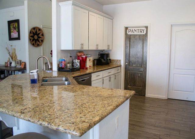2876 W Indiana Avenue, Caruthers, CA 93609
